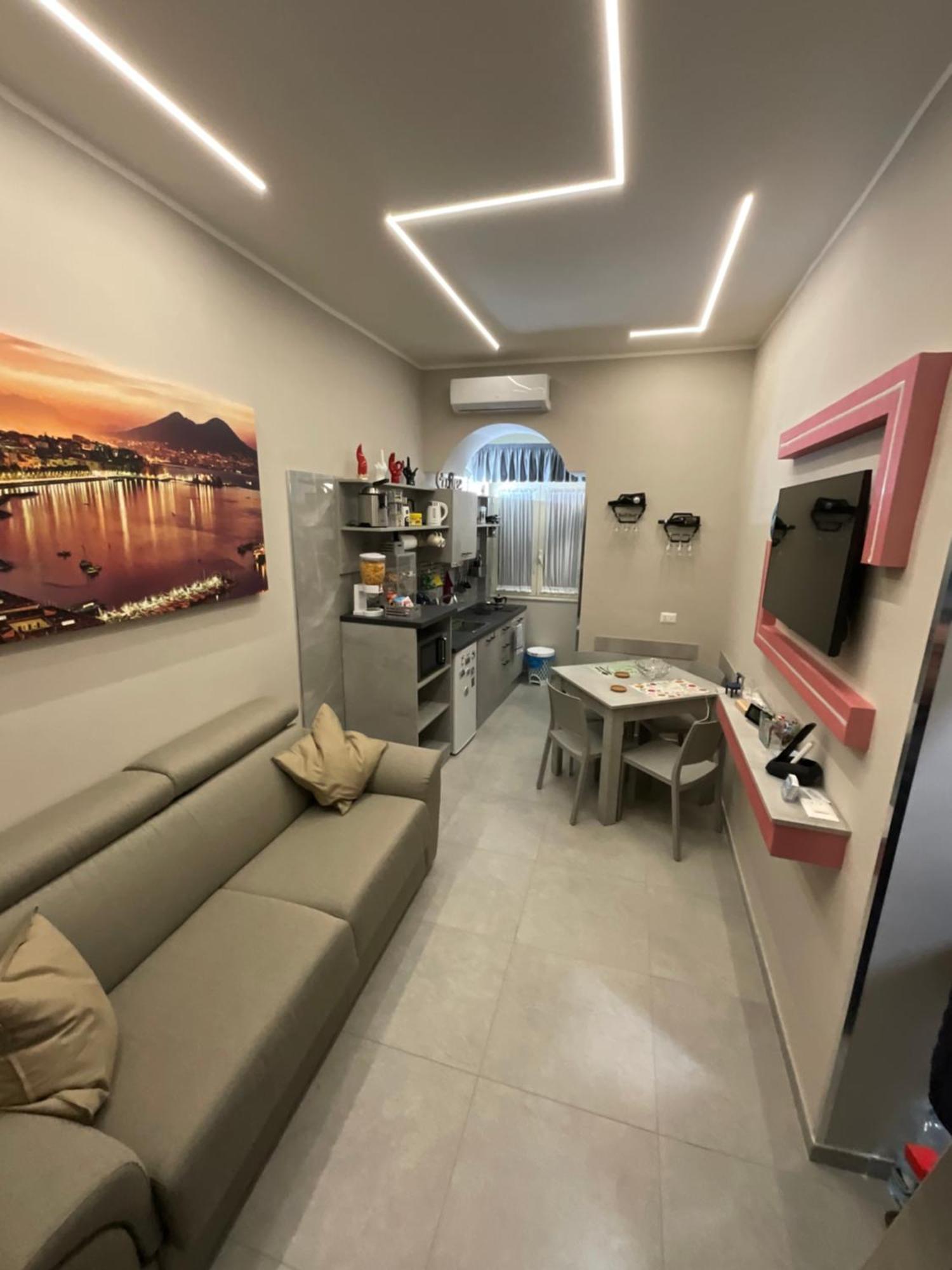 B&B Piccololucio2 Naples Exterior photo